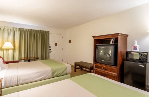 Edgewood Hotel | 3 Affordable Edgewood Rooms w/Easy I-95 Access