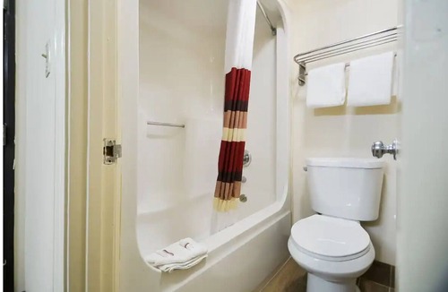 Paducah Hotel | 3 Affordable Units Close to Convention Center, Shopping & Downtown