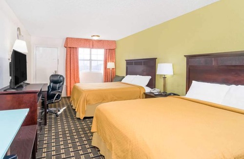 Lookout Valley Neighborhood Association Hotel | 3 Affordable Units Steps from Chattanooga Attractions! Seasonal Pool Access!