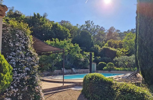 Cotignac Villa | 3* air-conditioned villa for 8 with swimming pool in a quiet location 7 minutes' walk from the village