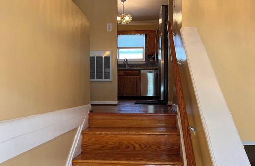 Silver Spring House | 3-B rooms 5 beds & 2 BR Spacious House 1 mile from downtown with 2 free parking.