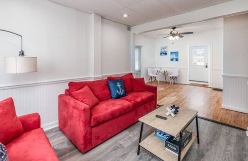 Old Orchard Beach Apartment | 3 BD COTTAGE APT | ONLY MINUTES TO BEACH