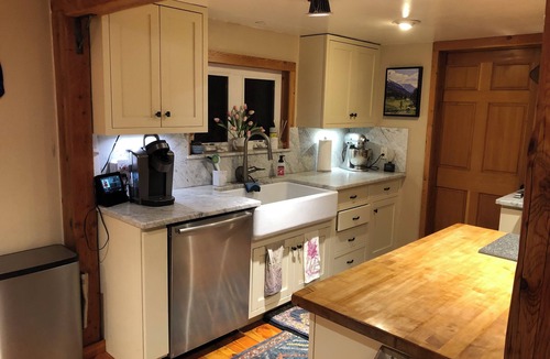 Skagit County House | 3 BDR Country Home on 5 acres with hot tub, fire pit and private creek