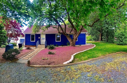 Denver House | 3 Bdrm/2 Bath Lakefront Bungalow with Amazing Views.