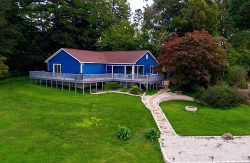 Denver House | 3 Bdrm/2 Bath Lakefront Bungalow with Amazing Views.