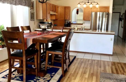 Las Cruces House | 3 bdrm 2 bath quiet, cheerful, and snug abode!