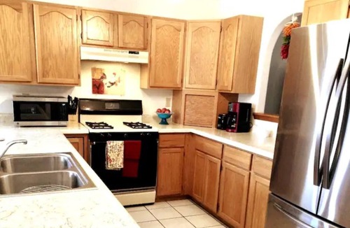 Las Cruces House | 3 bdrm 2 bath quiet, cheerful, and snug abode!