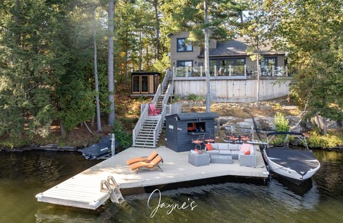 Muskoka Lakes Cottage | 3+ bdrm, 3 bath, Bunkie, Luxury, Lake Muskoka, Miles of boating on the Big 3!