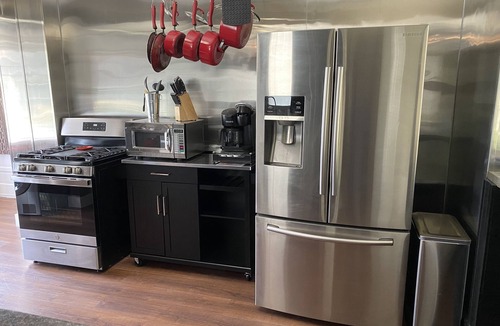 Athens House | 3 bdrm home, walking distance to OU & Court St. Pool, balcony, wi-fi, & parking