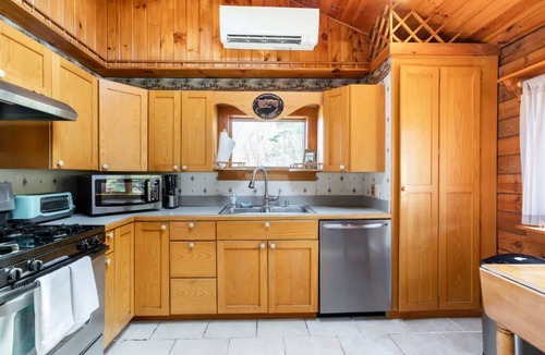 Cornwallville Cabin | 3-bdrm Huxley Farmhouse. Formerly Armstrong Farm. Great for skiing and hiking.