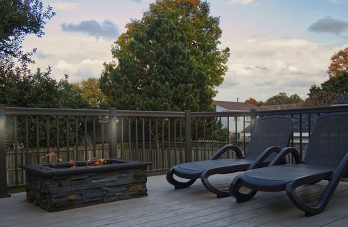 Kitchener House | 3 BDRM~Parking~Smart TV~Lux Kitchen~Outdoor Fire