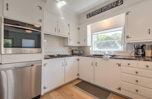 Saunderstown House | 3 Bdrm Pettaquamscutt Home!