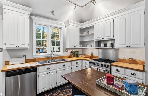Vollintine-Evergreen House | 3-Bdrm Steps from Rhodes College, Near Zoo w/Best Backyard and Upstairs Loft