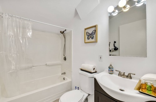 East Cambridge Apartment | 3 Bed 1 Bath with Free Parking