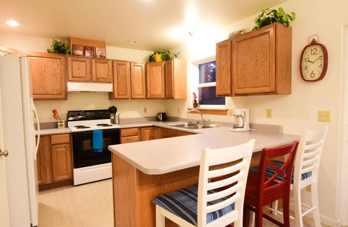 Kodiak House | 3 Bed 2.5 Bath House & Save 100 dollars PER DAY on Rental Car, June 2026