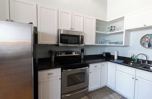 South Haven Condo | 3-bed/2.5ba Loft condo in downtown South Haven with indoor pool and fitness room