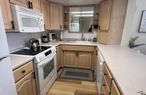 Fountain of the Sun Condo | 3 bed/2 bath condo in a beautiful 55+complex! 30 Day minimum stay! Must be 55+