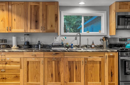 Zenda House | 3-bed 2-bath fully remodeled house walking distance to Lake w/parking for Boat!