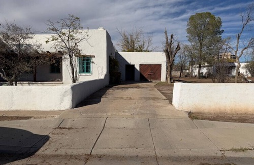 Las Cruces House | 3 bed 2 bath Hacienda near Downtown and NMSU.