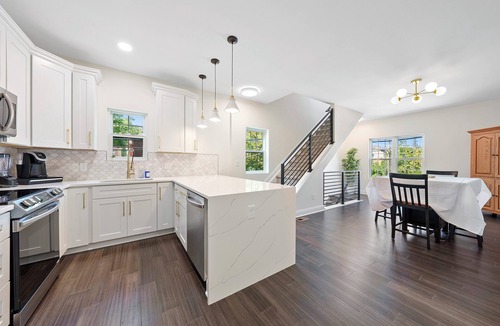 Franklin Park House | 3 Bed 2 Bath Home with Private Attached Garage - close to Hospitals & Airport