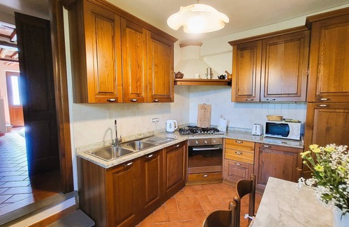 Gallicano Villa | 3 bed 2 bath house, private pool, wonderful gardens, walk restaurant, WIFI