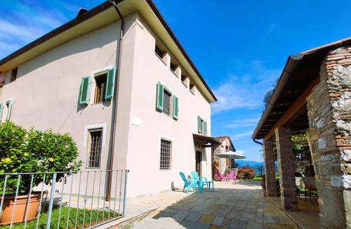 Gallicano Villa | 3 bed 2 bath house, private pool, wonderful gardens, walk restaurant, WIFI