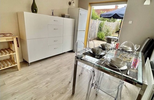 Byfleet House | 3 Bed, 2 Bath House with parking & Garden, Brooklands Weybridge SW London