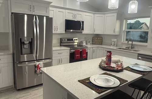 Spring Hill House | 3 bed 2 bath in Spring Hill, Fla,for Vacation or Work,close to Oakhill hospital.