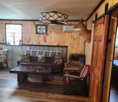 Byrnedale House | 3 bed/2 bath Riverside cabin