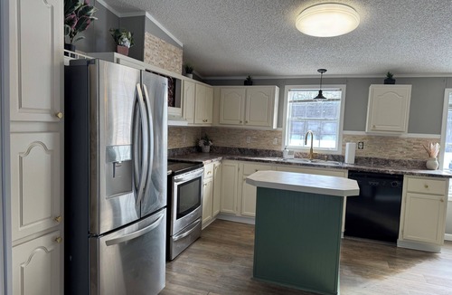 Benton House | 3 bed 2 bath spacious and cozy Newly remodeled home at Kentucky lake Benton ky