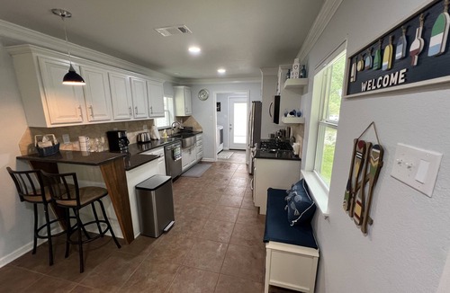 Clifton House | 3 bed, 2 bath walking distance from Lake Whitney and the Whitney Ridge resort!