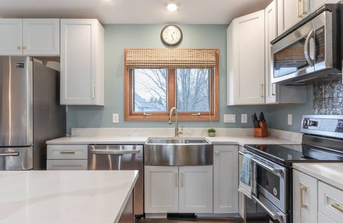 Marshfield House | 3-bed, 3-bath, 3-car garage executive home in Marshfield, WI