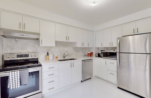 Ajax House | 3-Bed 3-Bath Cozy Vacation House in Ajax, Greater Toronto Area GTA, ON, Canada