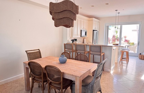 Old Naples Villa | 3-bed, 3-bath villa with pool in Olde Naples. Walk to 3rd, 5th and the beach!