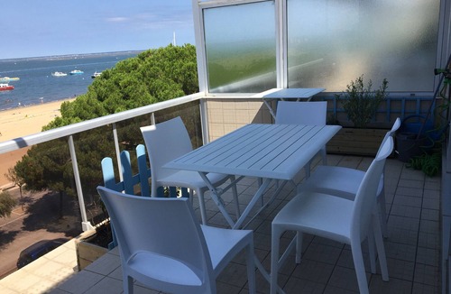 Arcachon Apartment | 3-Bed Apt in Central Arcachon, Sea View, Parking, Pets Allowed, Wifi