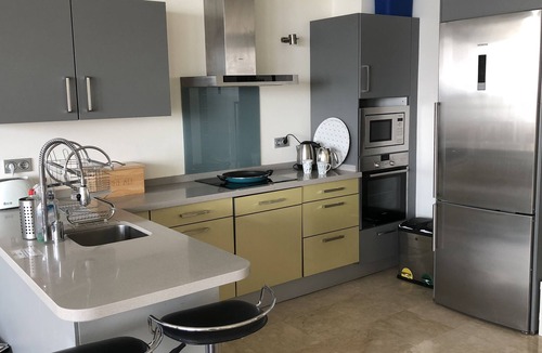 Almunecar Apartment | 3 bed apt, superb location, sea views, big terrace, beach/bars 7 mins walk!