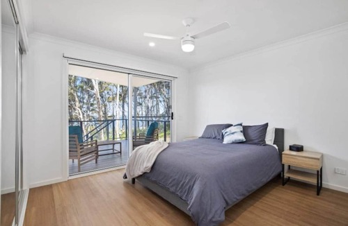 Long Beach Apartment | 3-Bed Coastal Getaway with Direct Beach Access