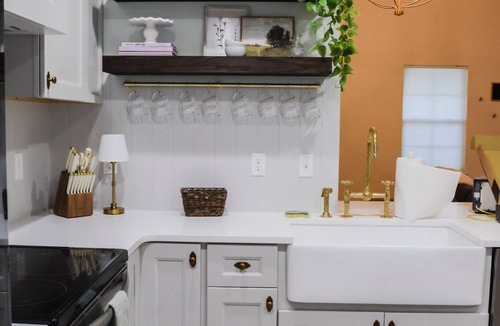 Greer House | 3 Bed. Downtown Designer Den w/WiFi & AC in Amazing Greer NEAR AIRPORT