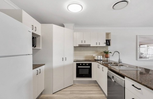 Coolum Beach Apartment | 3-Bed Haven with Balcony and BBQ, 5-Min to Beach