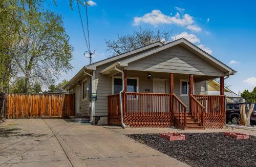 Berkley House | 3 bed home with huge yard near Hidden Lake
