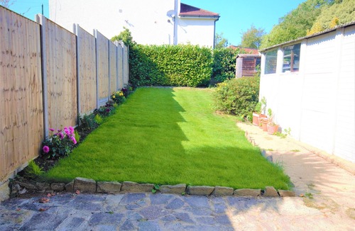 Barnet House | 3 Bed House-Great London Location
