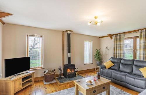 Callington House | 3 Bed in Callington oc-mbarn