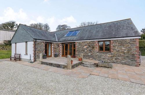 Callington House | 3 Bed in Callington oc-mbarn