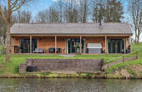 Westcott Cabin | 3 Bed in Cullompton oc-94139
