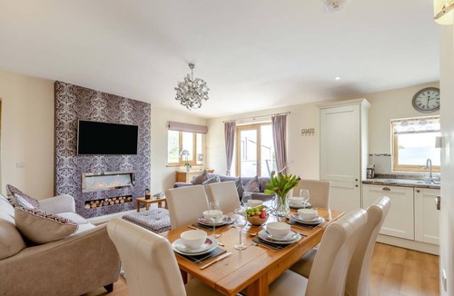 Axminster Cottage | 3 Bed in Dalwood (oc-c42675)