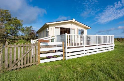 Garn Fadryn Cabin | 3 Bed in Dinas oc-lazyno