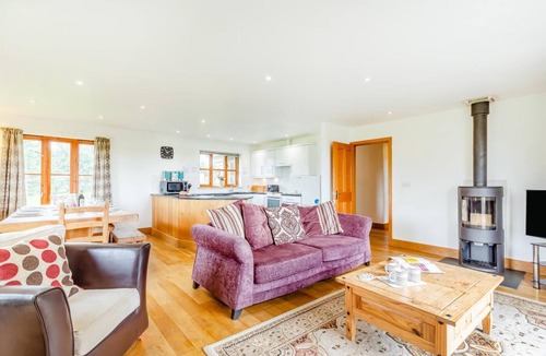 Black Torrington Ski Chalet | 3 Bed in Shebbear (oc-l32583)