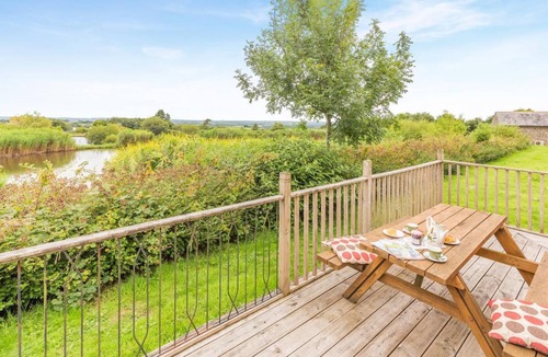 Black Torrington Ski Chalet | 3 Bed in Shebbear (oc-l32583)