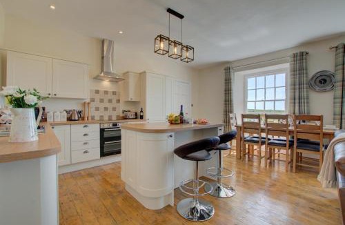 Kingswood House | 3 Bed in Welshpool oc-bow122