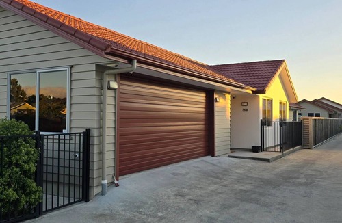 Palmerston North House | 3 Bedroom home in Palmerston North + BBQ + Sky Tv